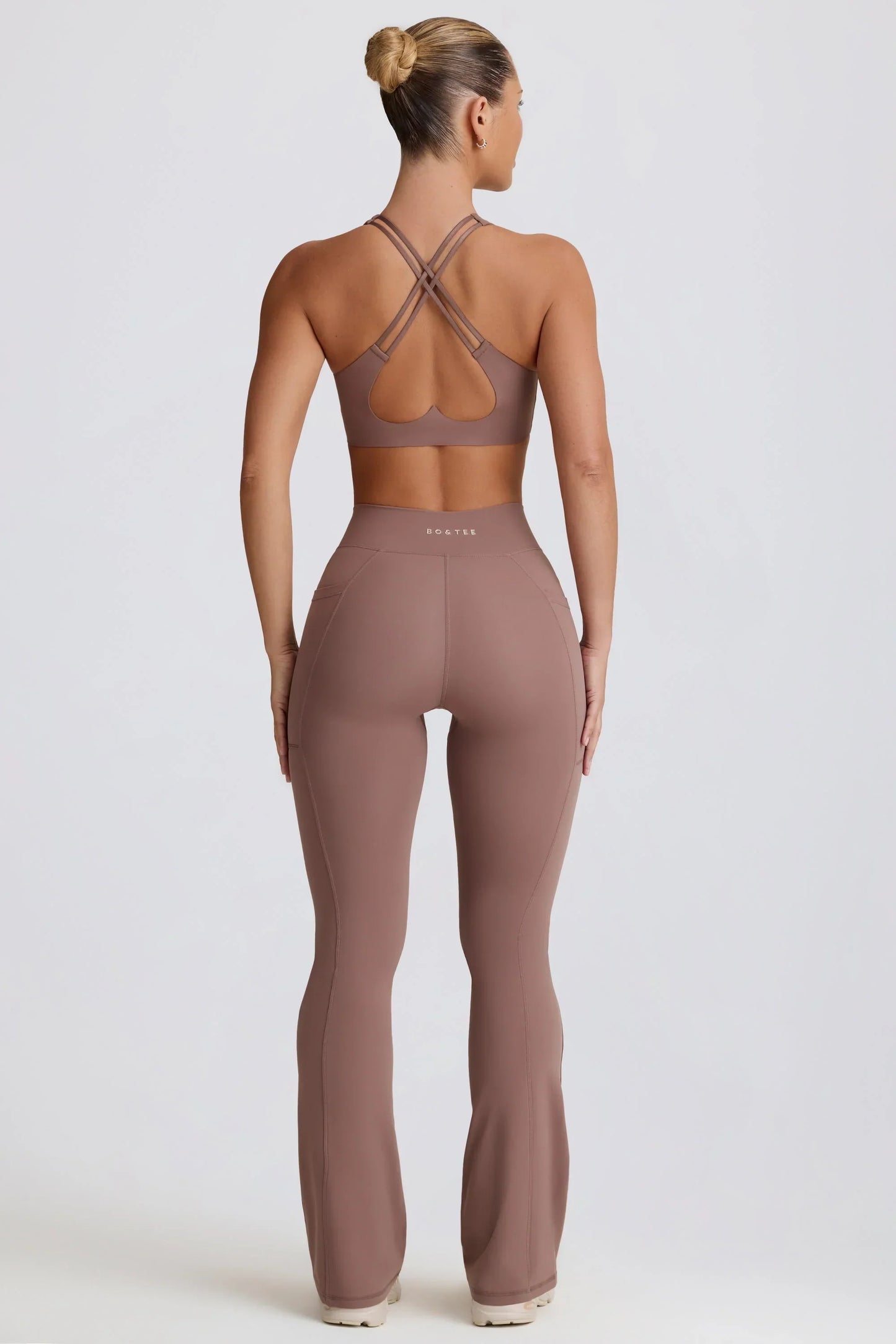Soft Active V Waist Pocket Flared Leggings in Mocha