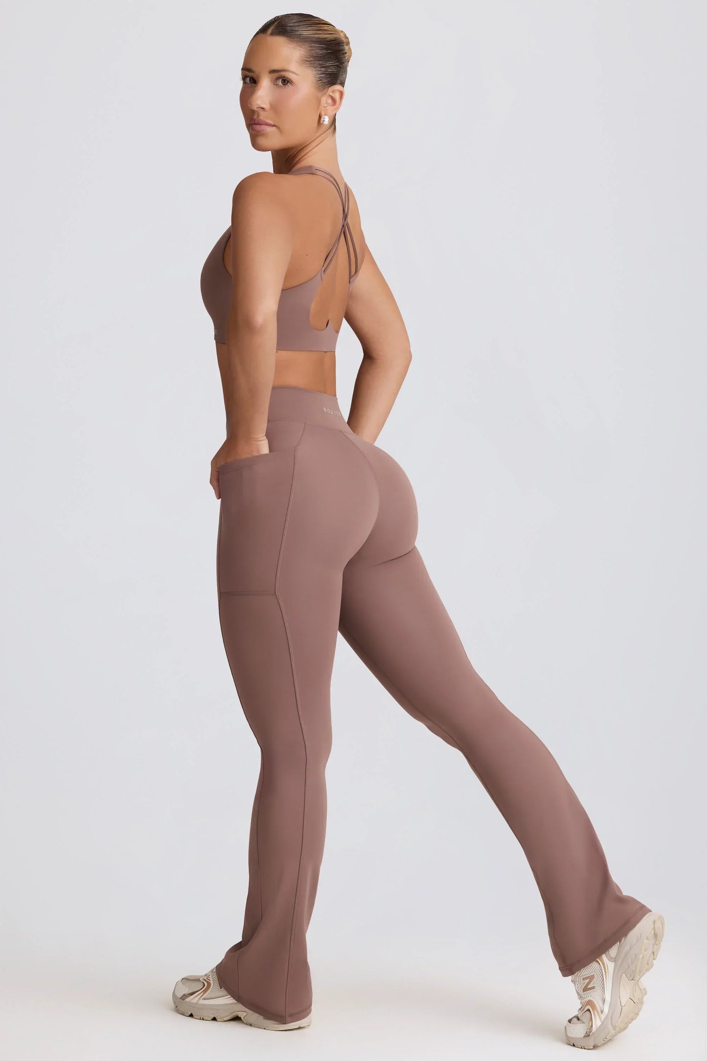 Soft Active V Waist Pocket Flared Leggings in Mocha