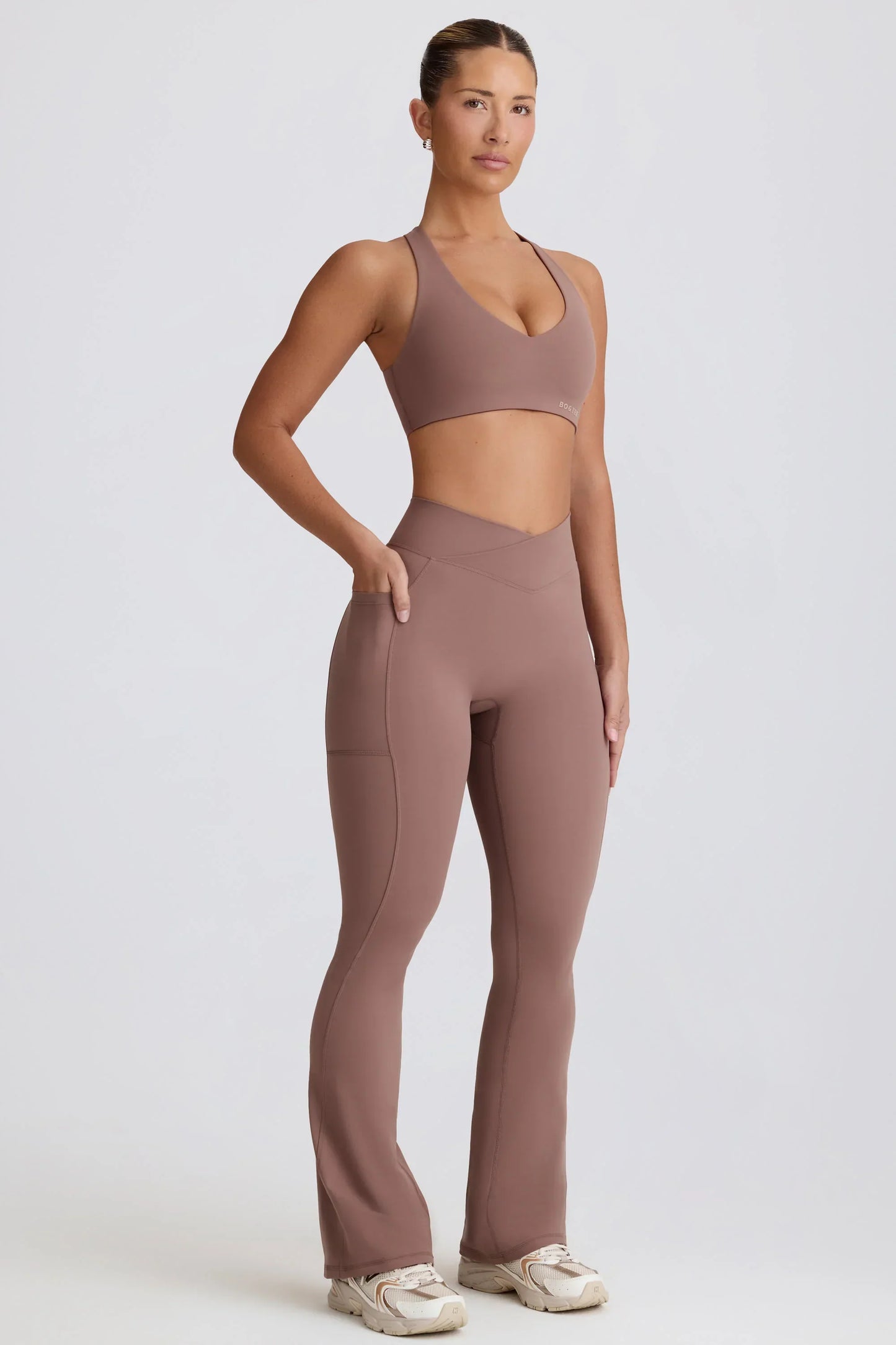 Soft Active V Waist Pocket Flared Leggings in Mocha